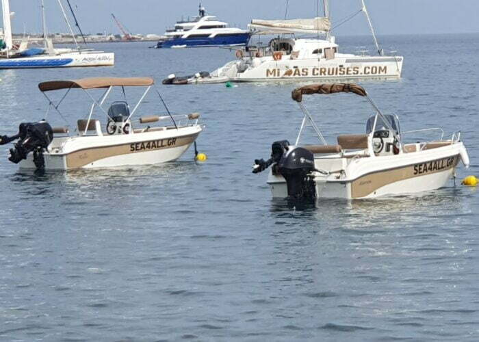 License free Boat rentals in Santorini