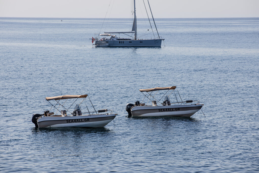 Full Day Self-Drive Boat Rental — No Licence Required — Santorini Up to 6 Guests cruise, Full Day · 09:00–18:00