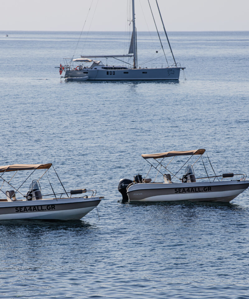 License Free boat rental in Santorini