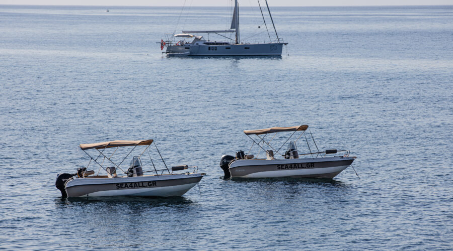License Free boat rental in Santorini