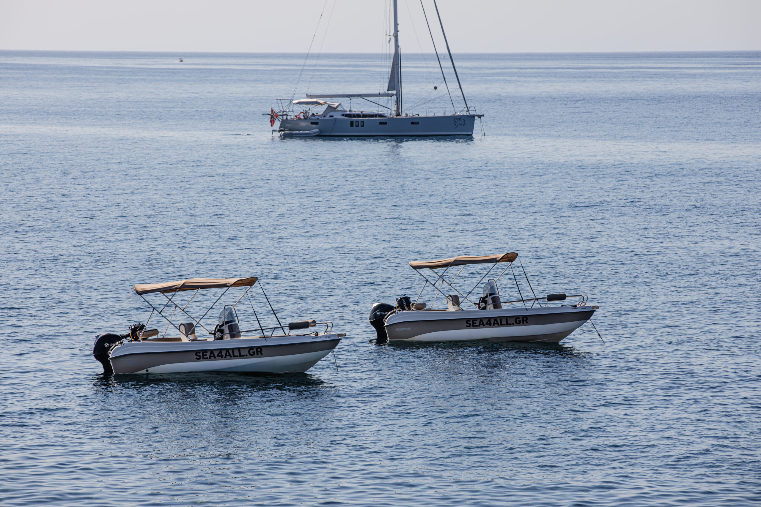 License Free boat rental in Santorini