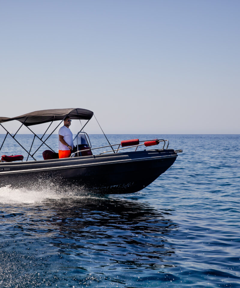 Boat trip Santorini with sea4all boat rentals