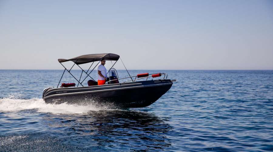 Boat trip Santorini with sea4all boat rentals