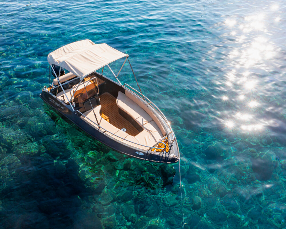 Isatek Cobra 495 rent a boat Santorini without licence