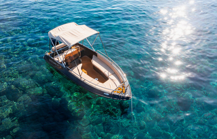 Isatek Cobra 495 rent a boat Santorini without licence