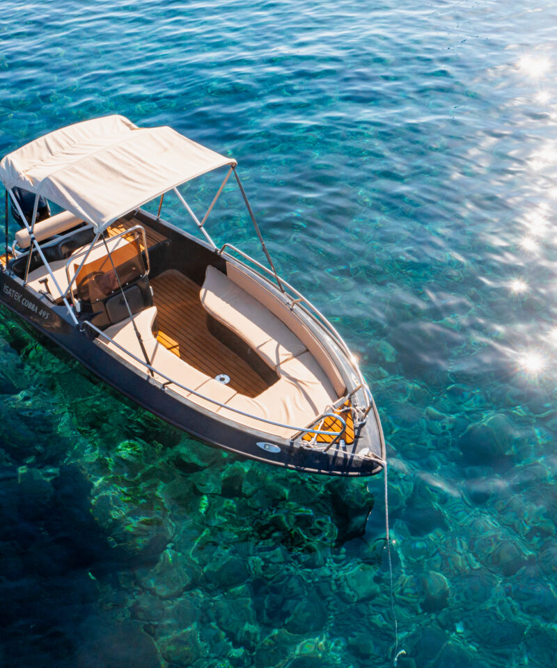 Isatek Cobra 495 rent a boat Santorini without licence