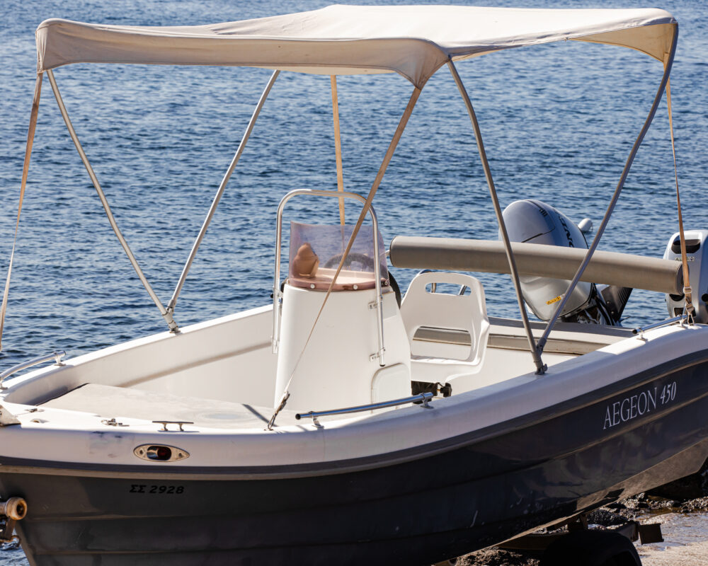 Aegeon 450 boat rental Santorini