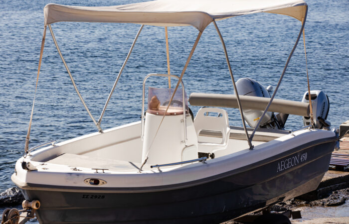 Aegeon 450 boat rental Santorini